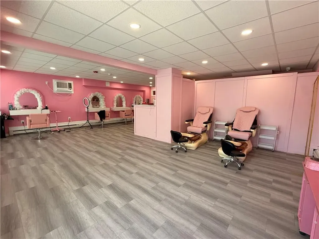 1289 Cranston Street Cranston RI 02920