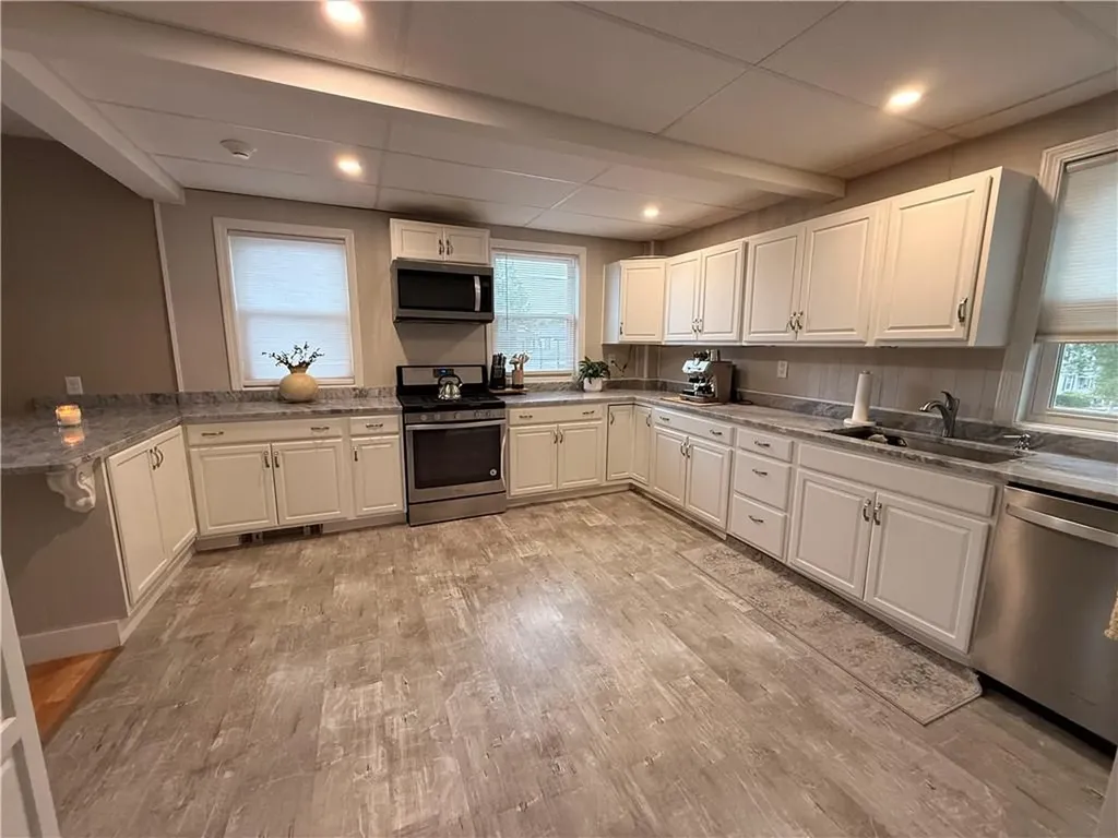 1289 Cranston Street Cranston RI 02920