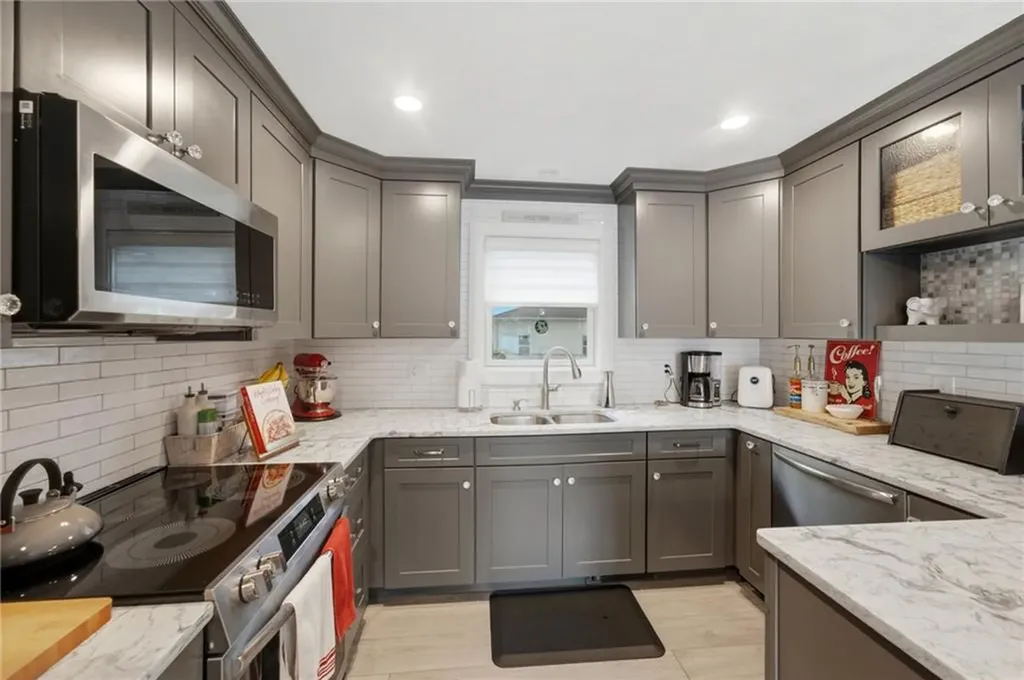 21 Portland Street Lincoln RI 02838