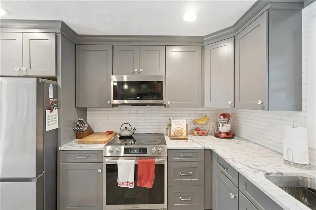 21 Portland Street Lincoln RI 02838