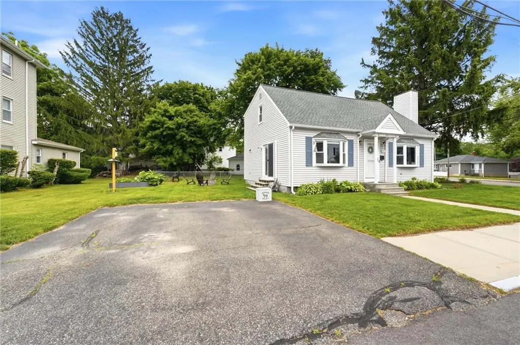 21 Portland Street Lincoln RI 02838