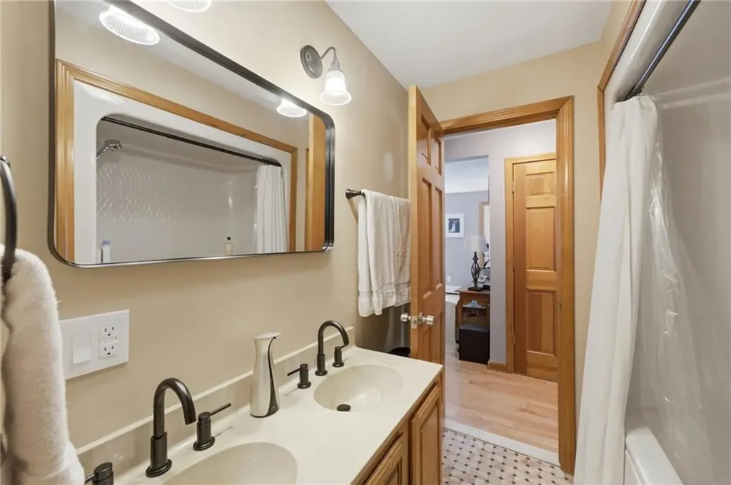21 Portland Street Lincoln RI 02838