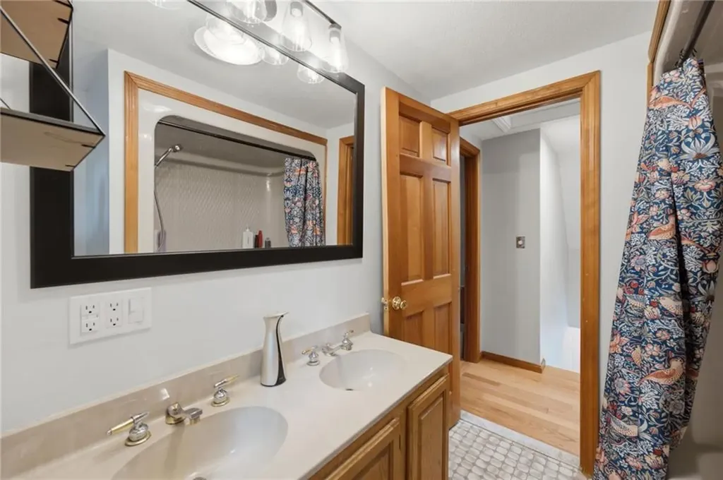 21 Portland Street Lincoln RI 02838