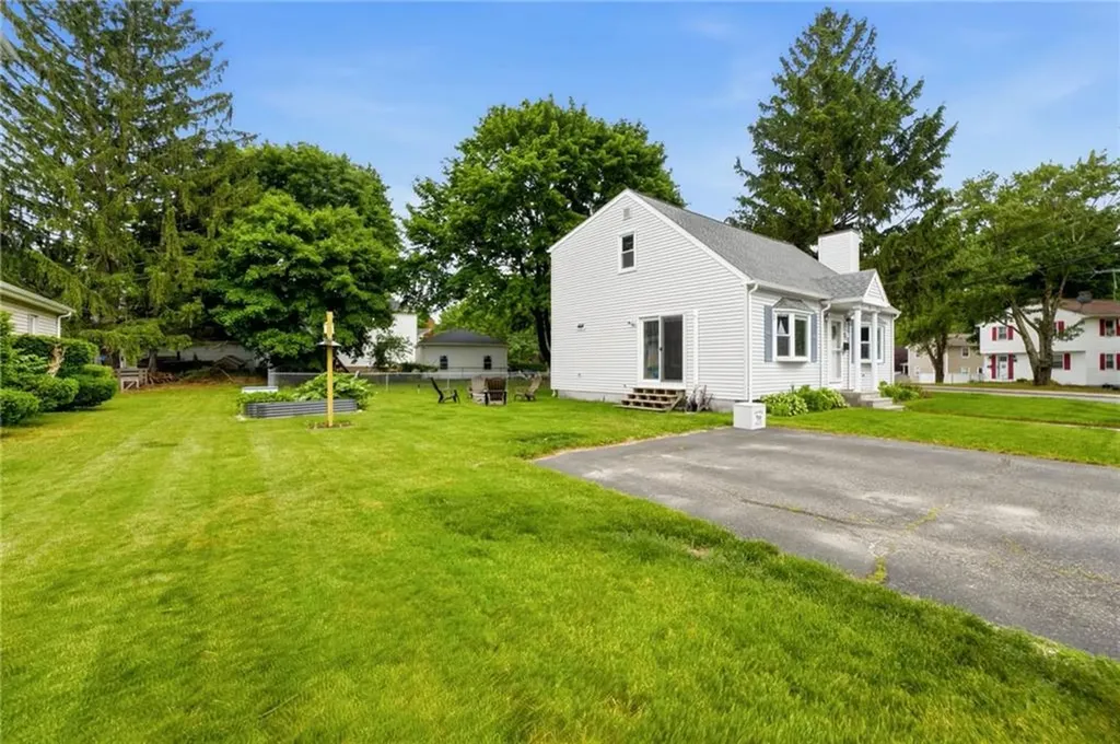 21 Portland Street Lincoln RI 02838