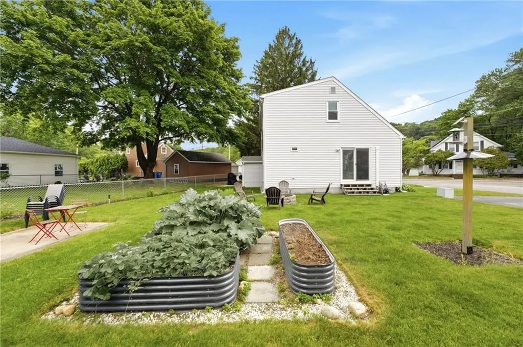 21 Portland Street Lincoln RI 02838
