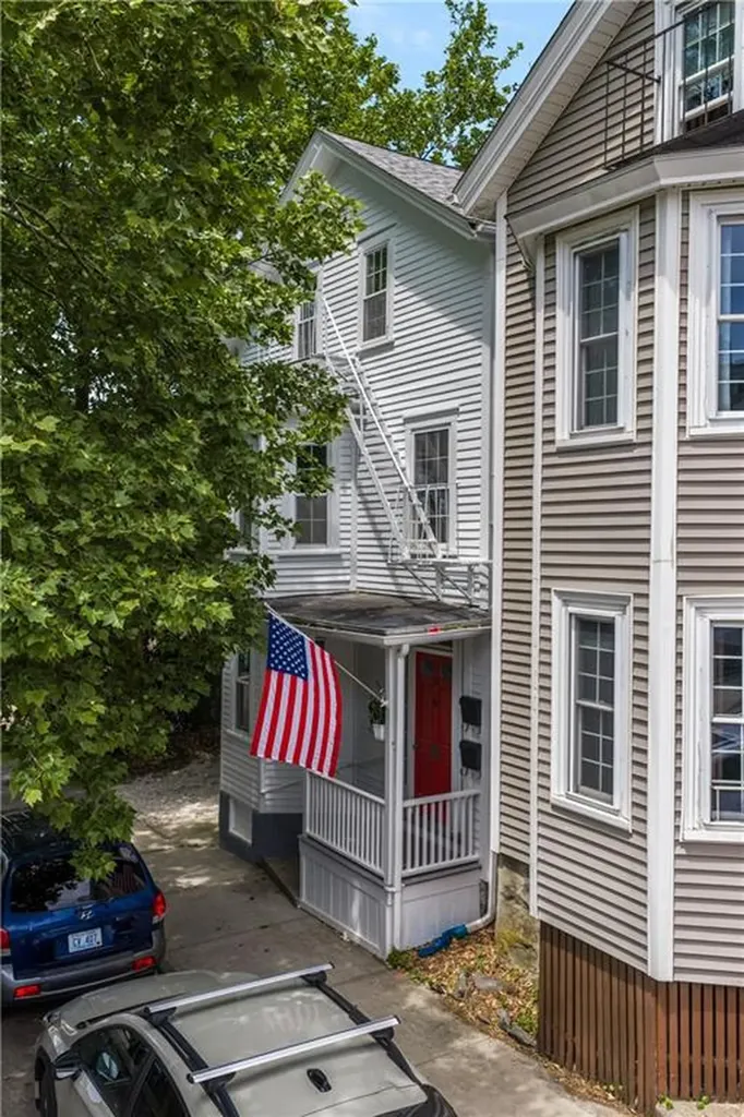 28 Young Street Newport RI 02840