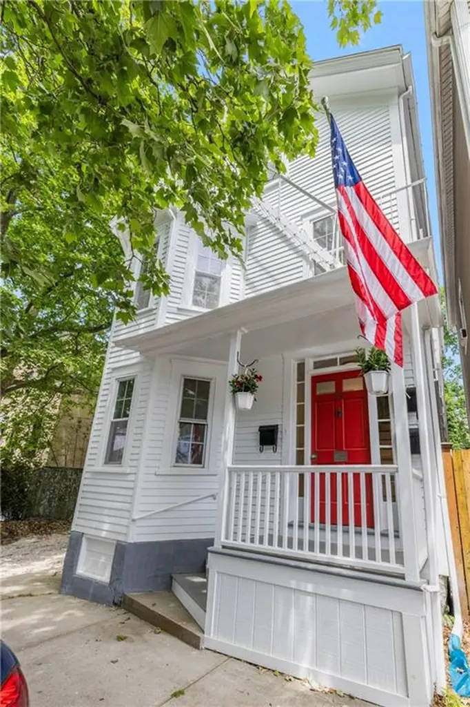 28 Young Street Newport RI 02840