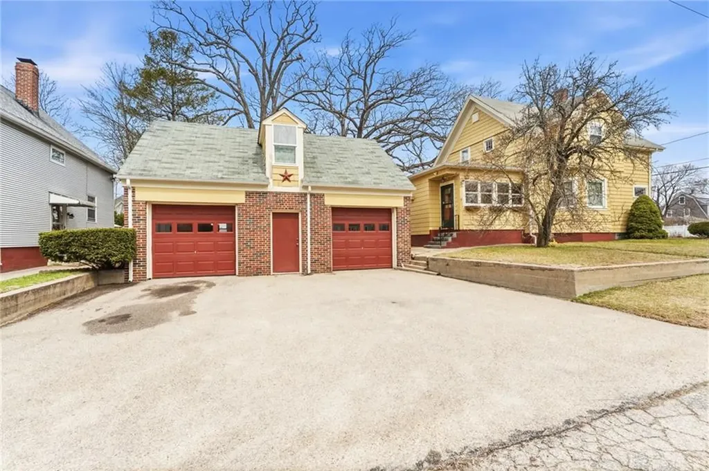 211 Woodbine Street Cranston RI 02910