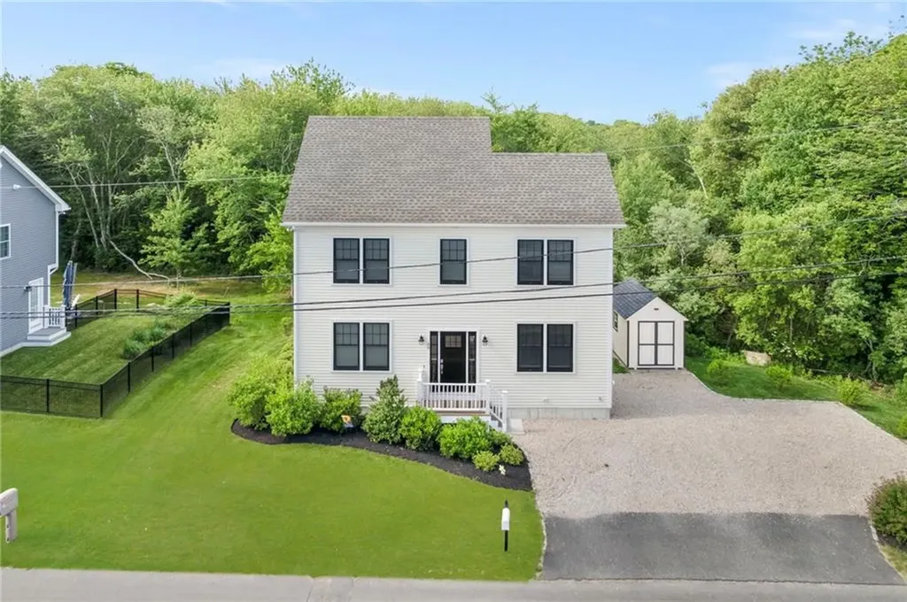 40 Lakeworth Avenue Narragansett RI 02882