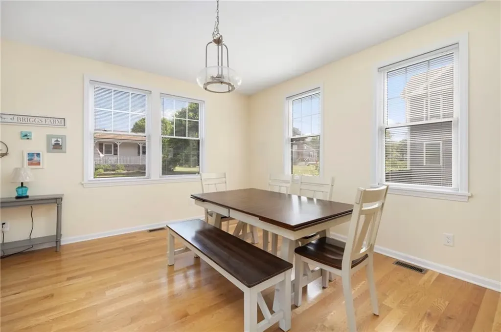 40 Lakeworth Avenue Narragansett RI 02882