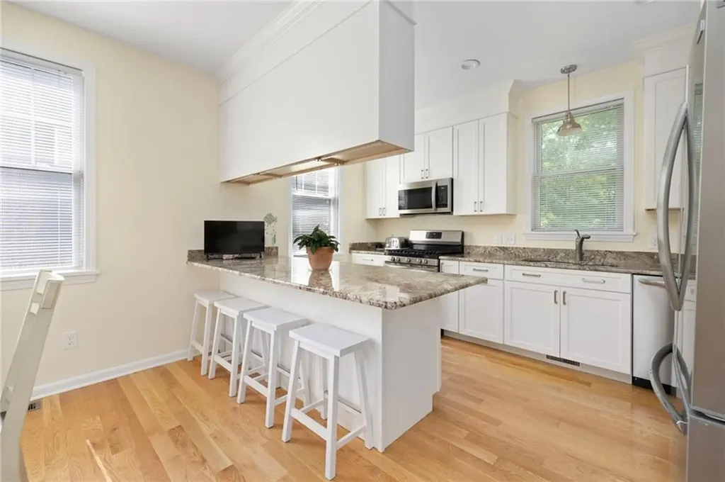 40 Lakeworth Avenue Narragansett RI 02882