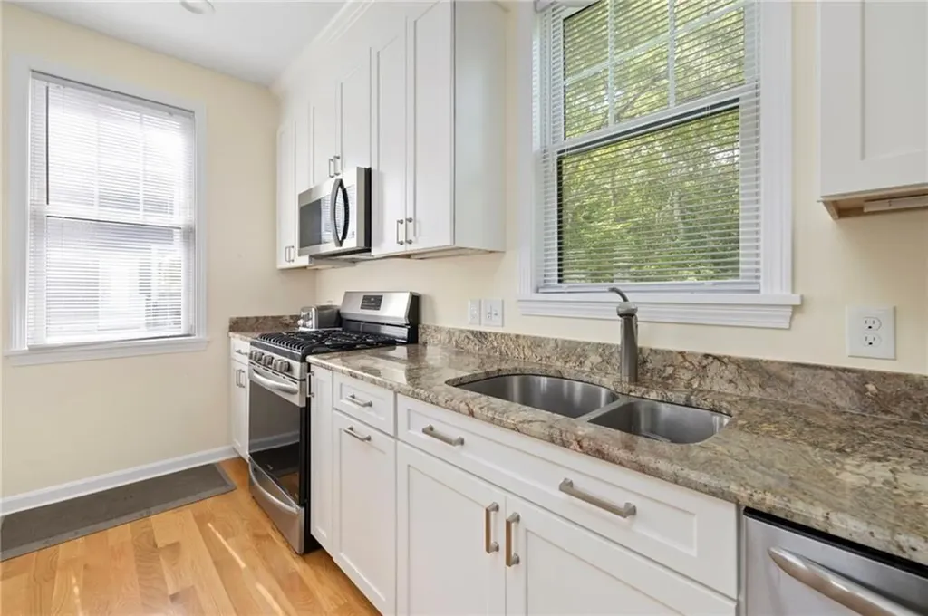 40 Lakeworth Avenue Narragansett RI 02882