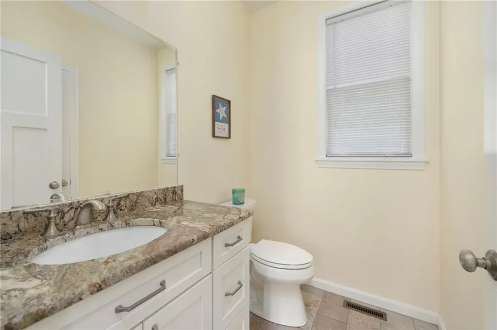 40 Lakeworth Avenue Narragansett RI 02882
