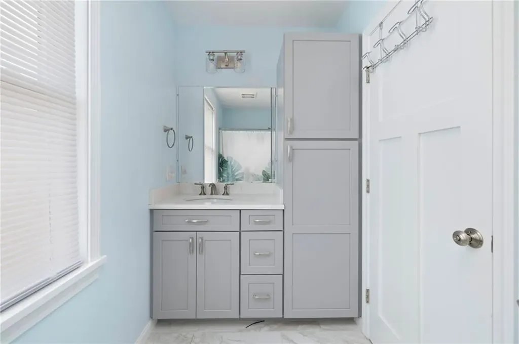 40 Lakeworth Avenue Narragansett RI 02882