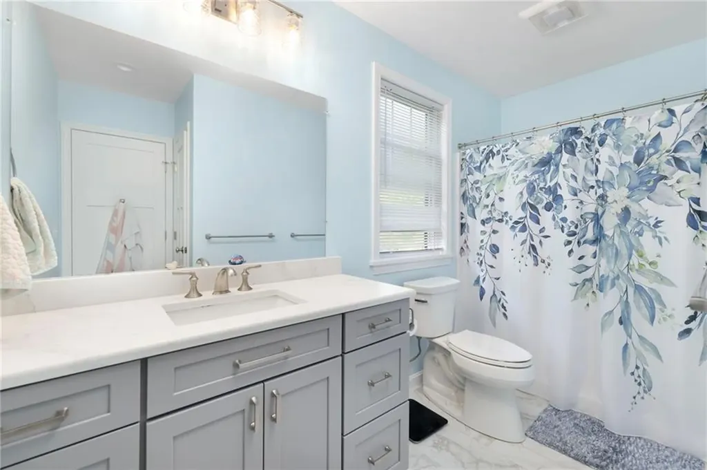 40 Lakeworth Avenue Narragansett RI 02882