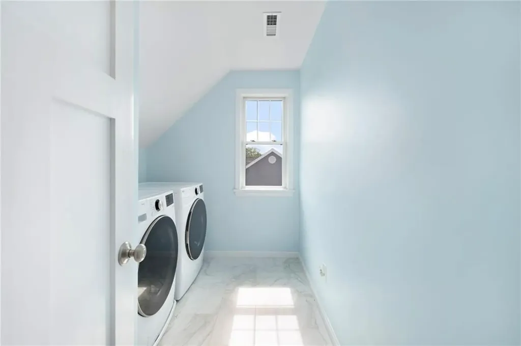 40 Lakeworth Avenue Narragansett RI 02882