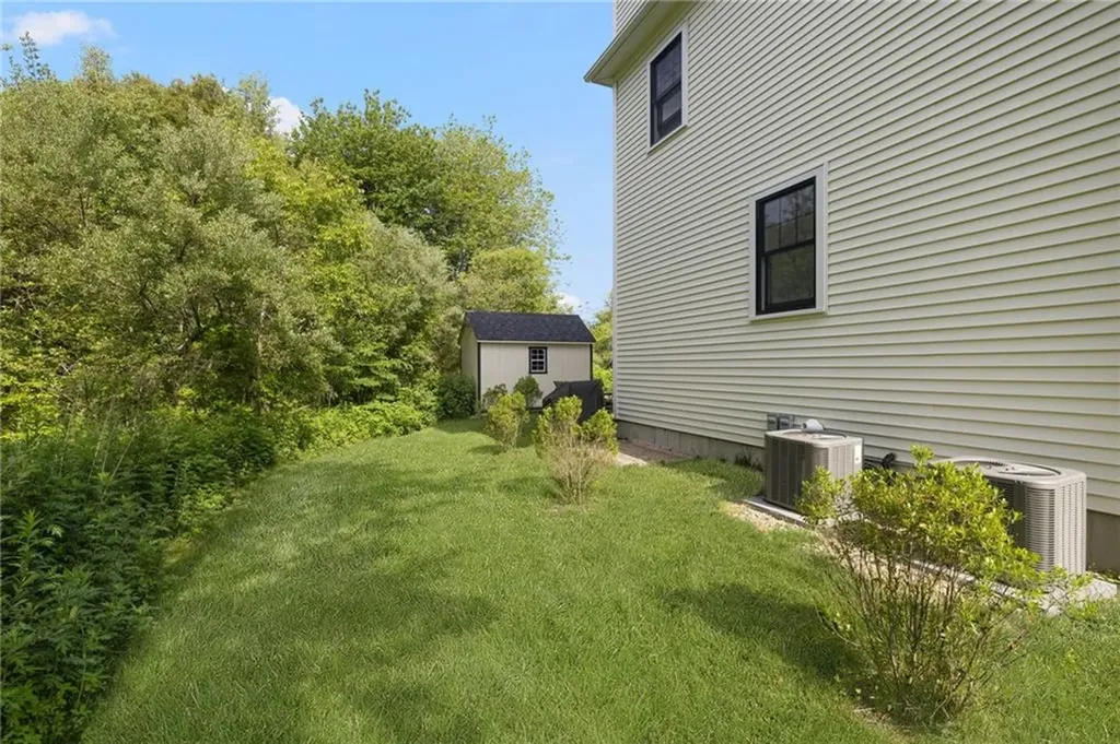 40 Lakeworth Avenue Narragansett RI 02882