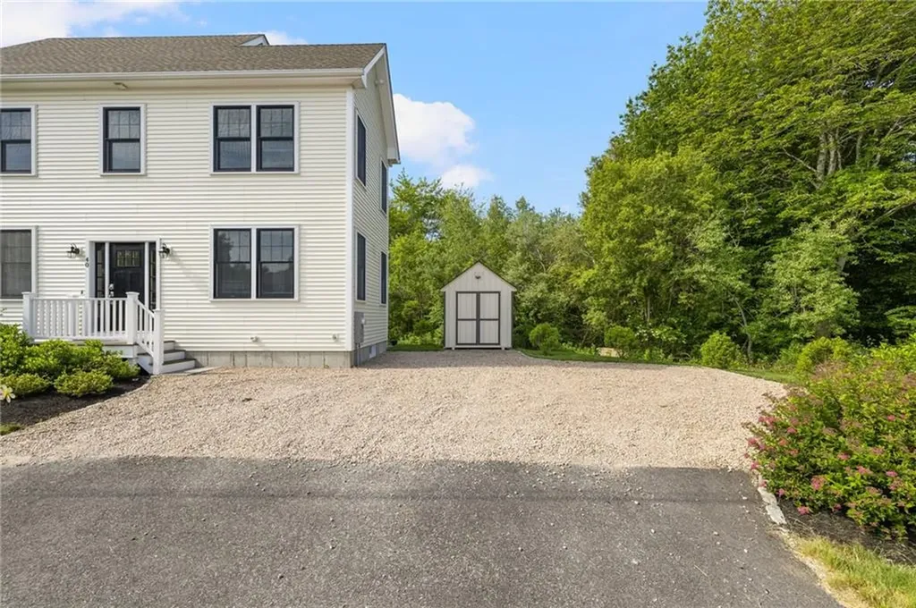 40 Lakeworth Avenue Narragansett RI 02882