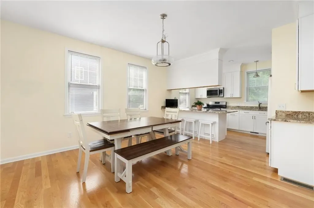 40 Lakeworth Avenue Narragansett RI 02882