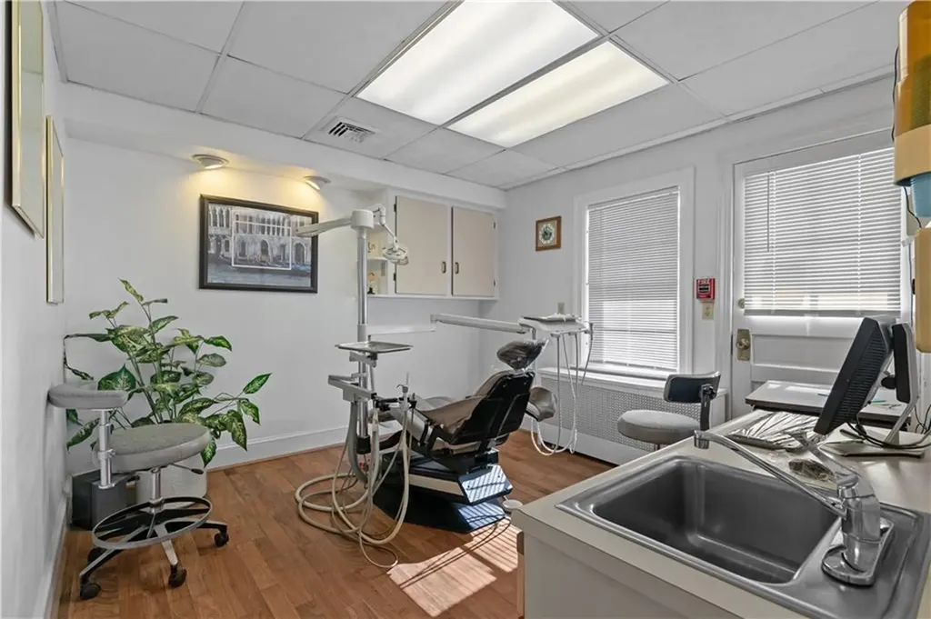 74 Valley Road Middletown RI 02842