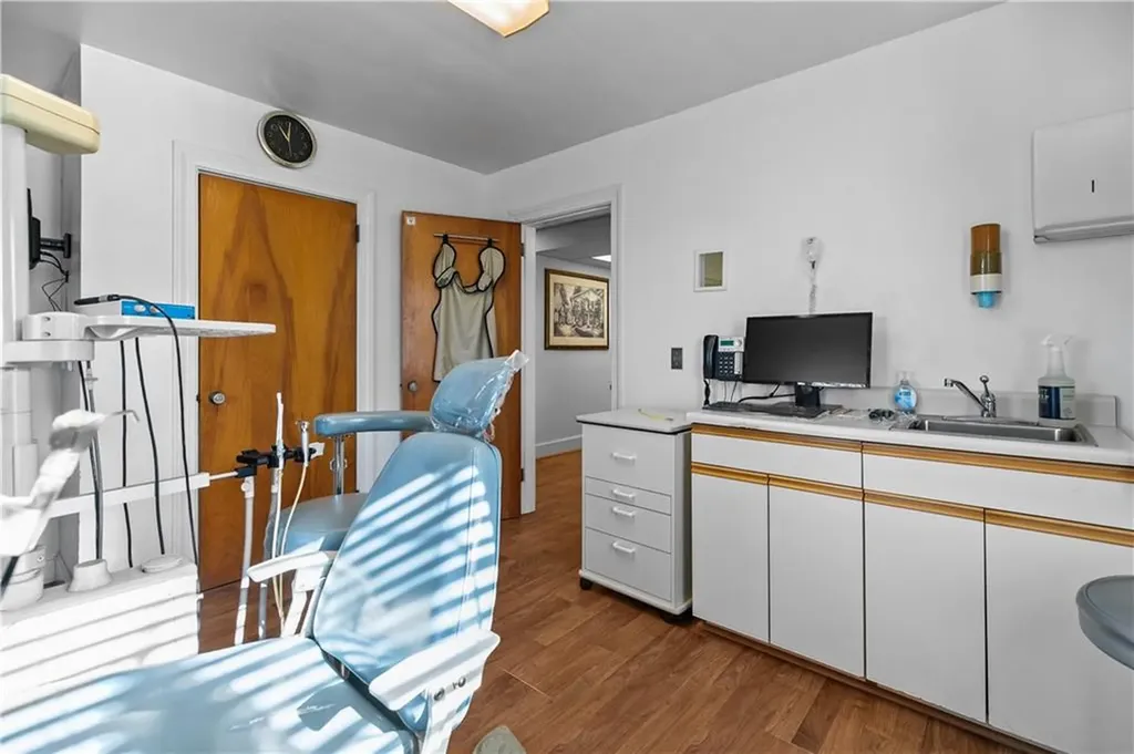 74 Valley Road Middletown RI 02842