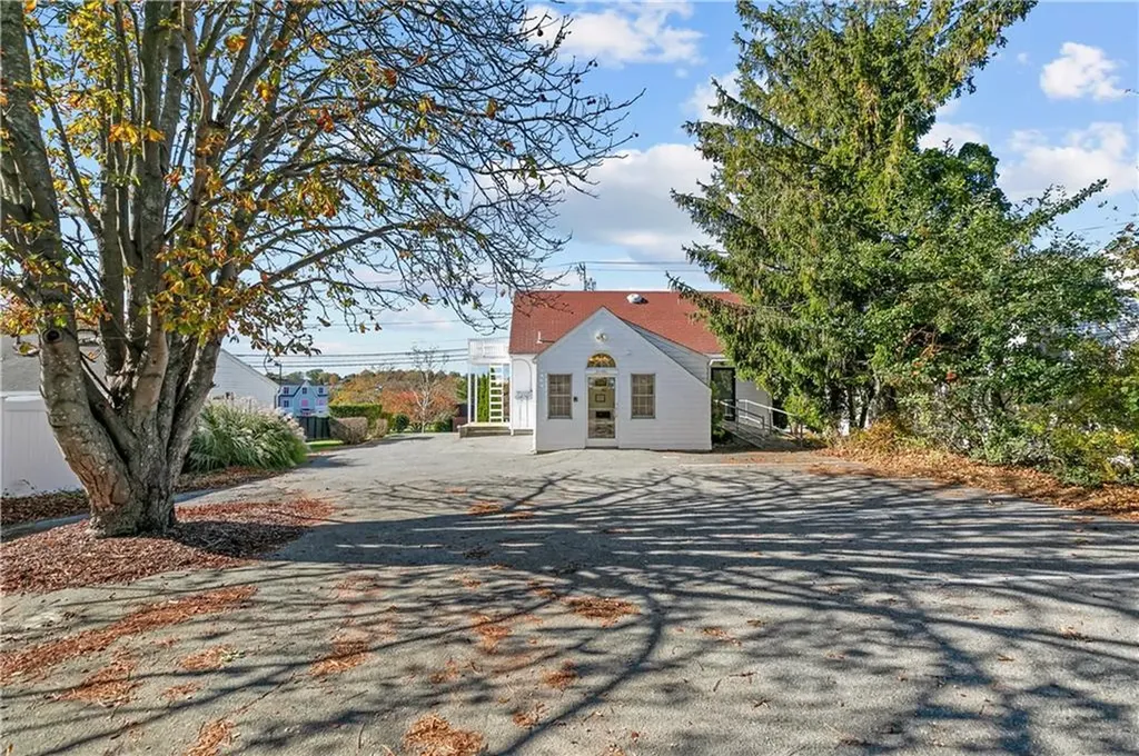 74 Valley Road Middletown RI 02842
