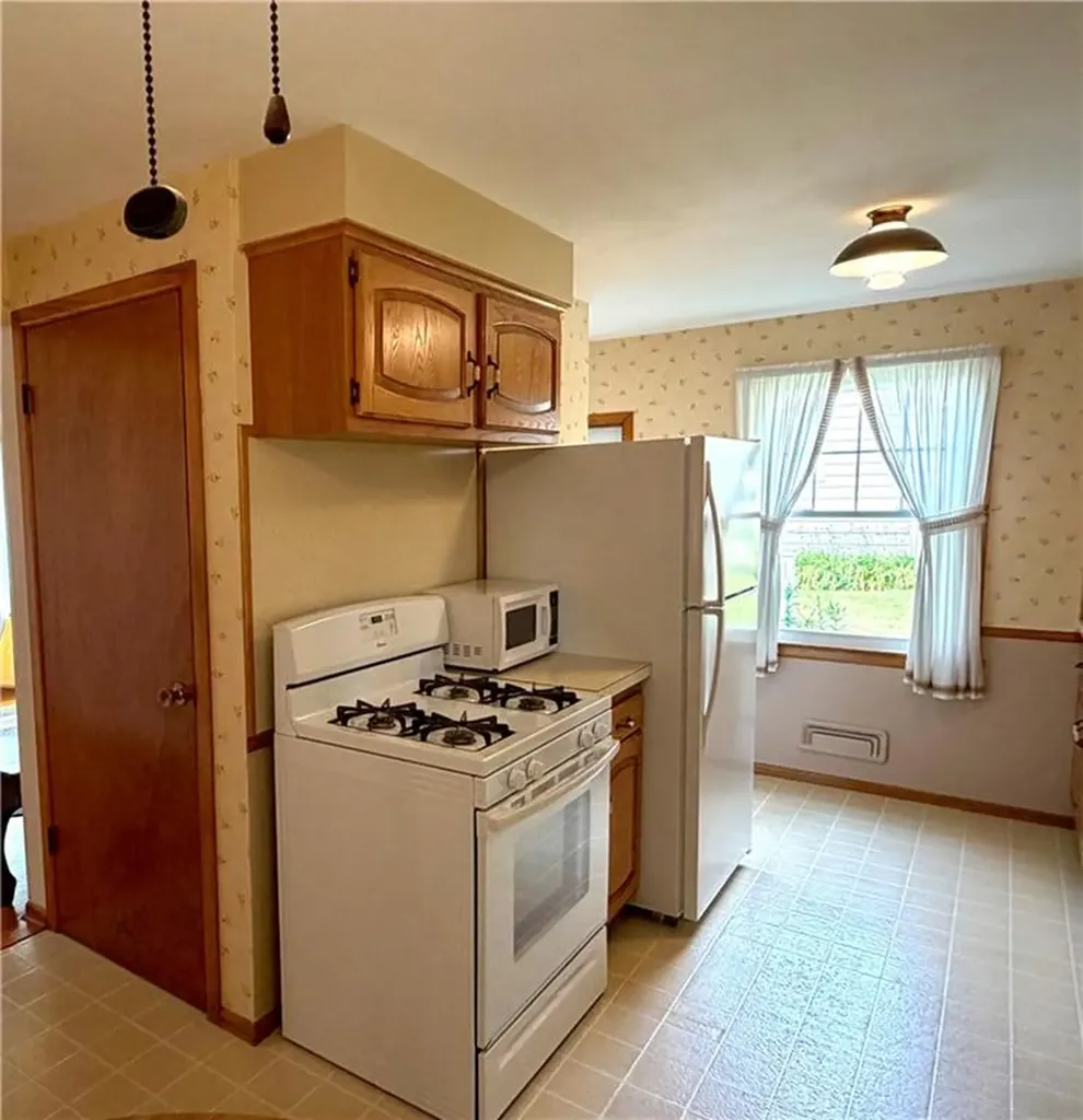 83 Crestwood Court Cumberland RI 02864