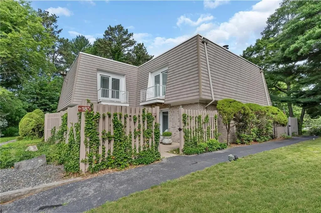 18 Caddy Rock Road North Kingstown RI 02852