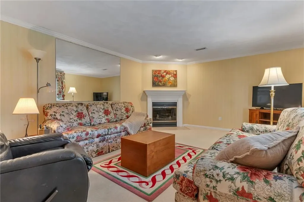 18 Caddy Rock Road North Kingstown RI 02852