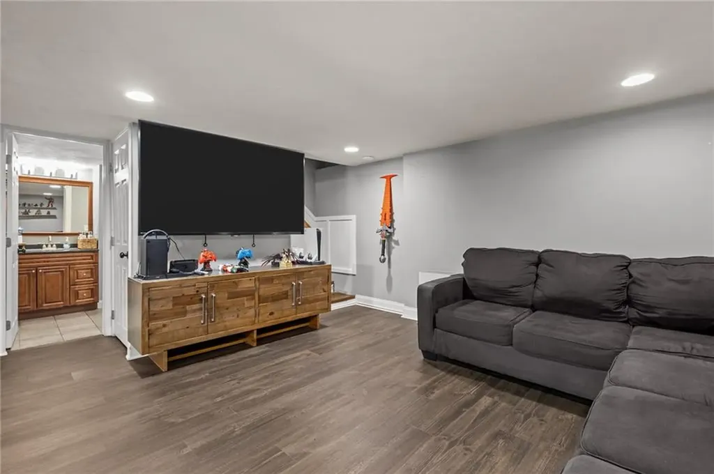 33 Fairhaven Drive Cumberland RI 02864