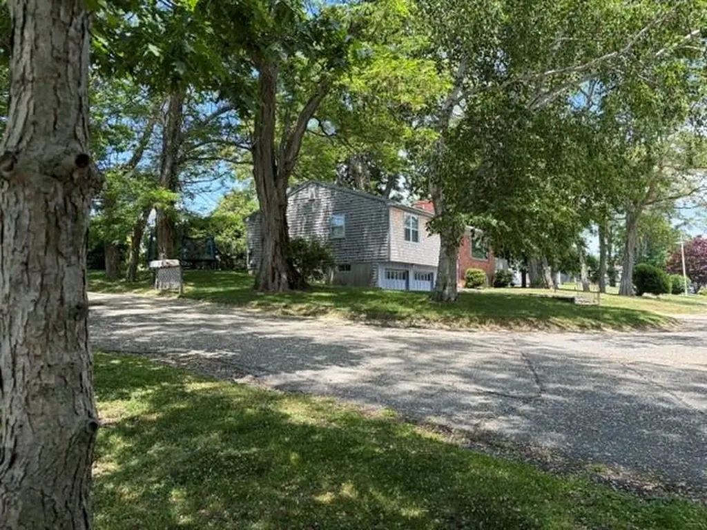 10 Johnnycake Lane Portsmouth RI 02871