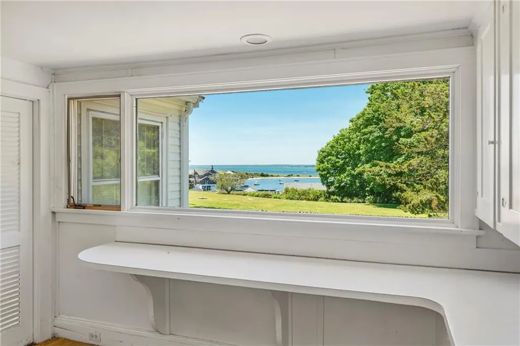 6 8 Chapel Place Westerly RI 02891
