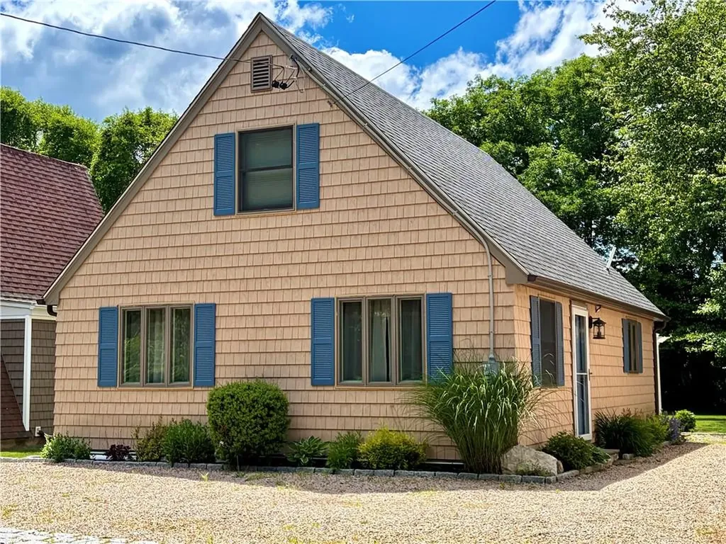 15 Deangelis Drive Narragansett RI 02882