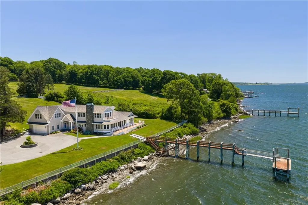 149 Nanaquaket Road Tiverton RI 02878