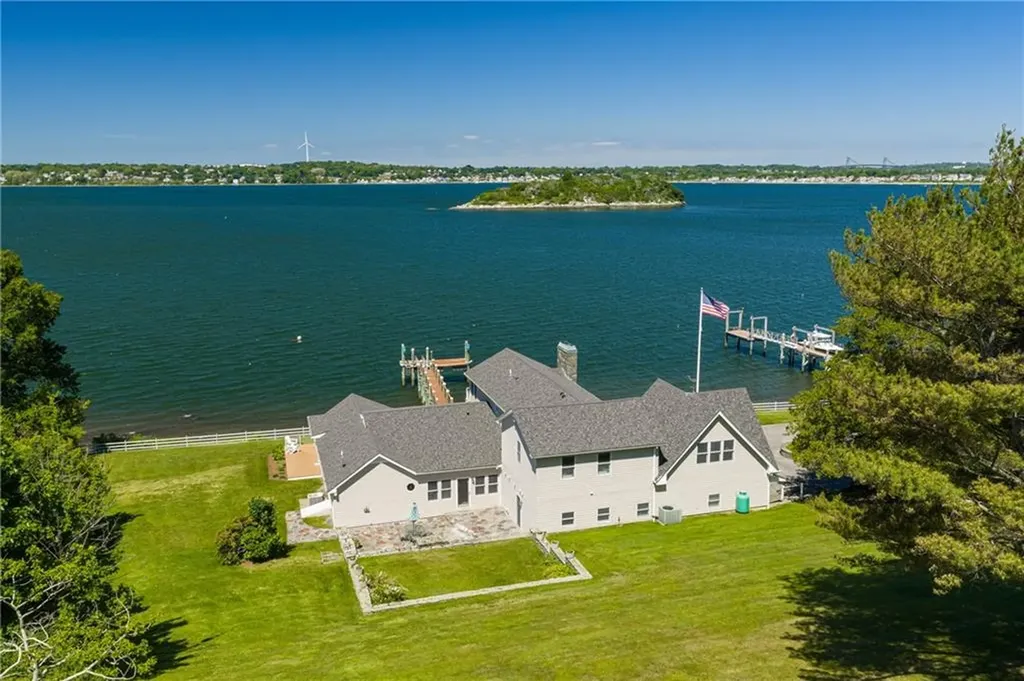 149 Nanaquaket Road Tiverton RI 02878