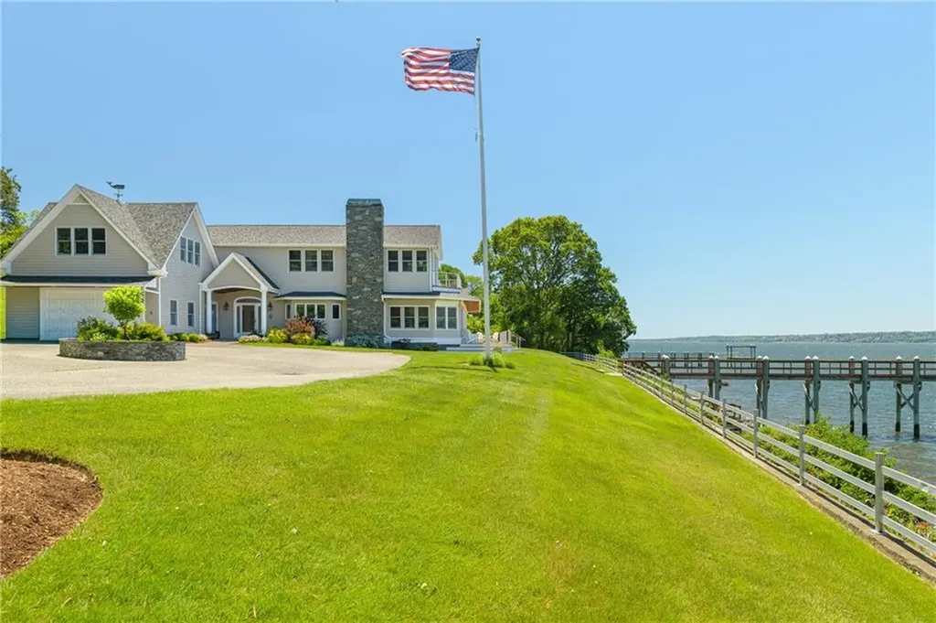 149 Nanaquaket Road Tiverton RI 02878