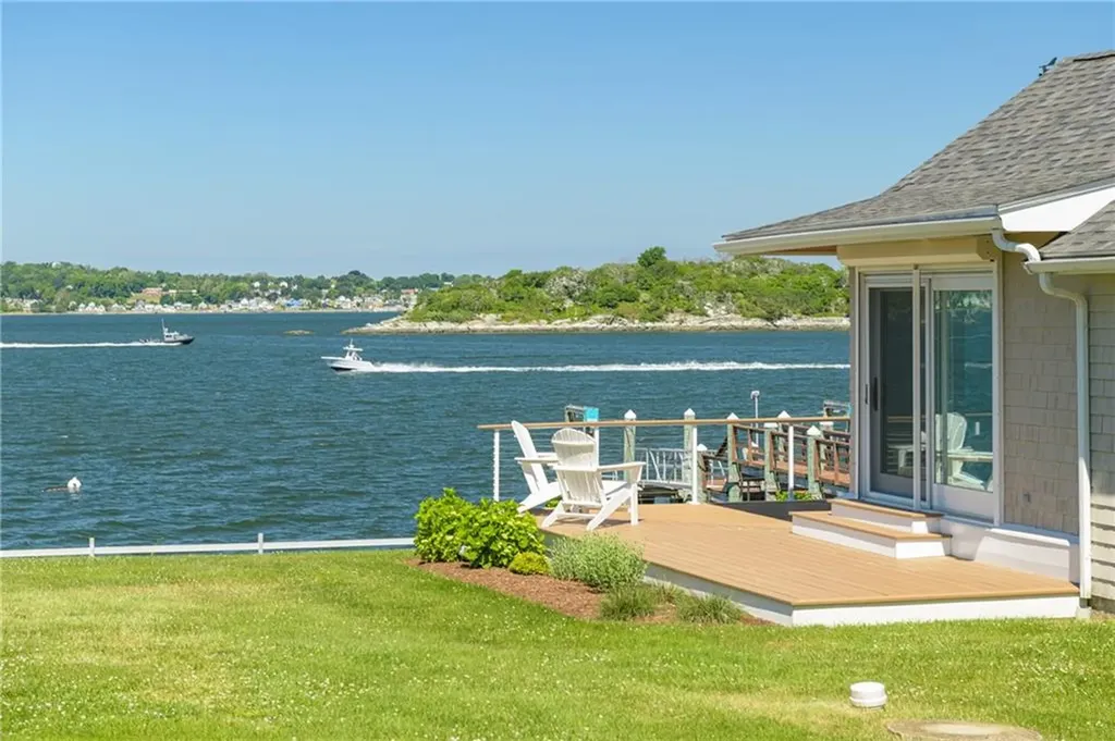 149 Nanaquaket Road Tiverton RI 02878