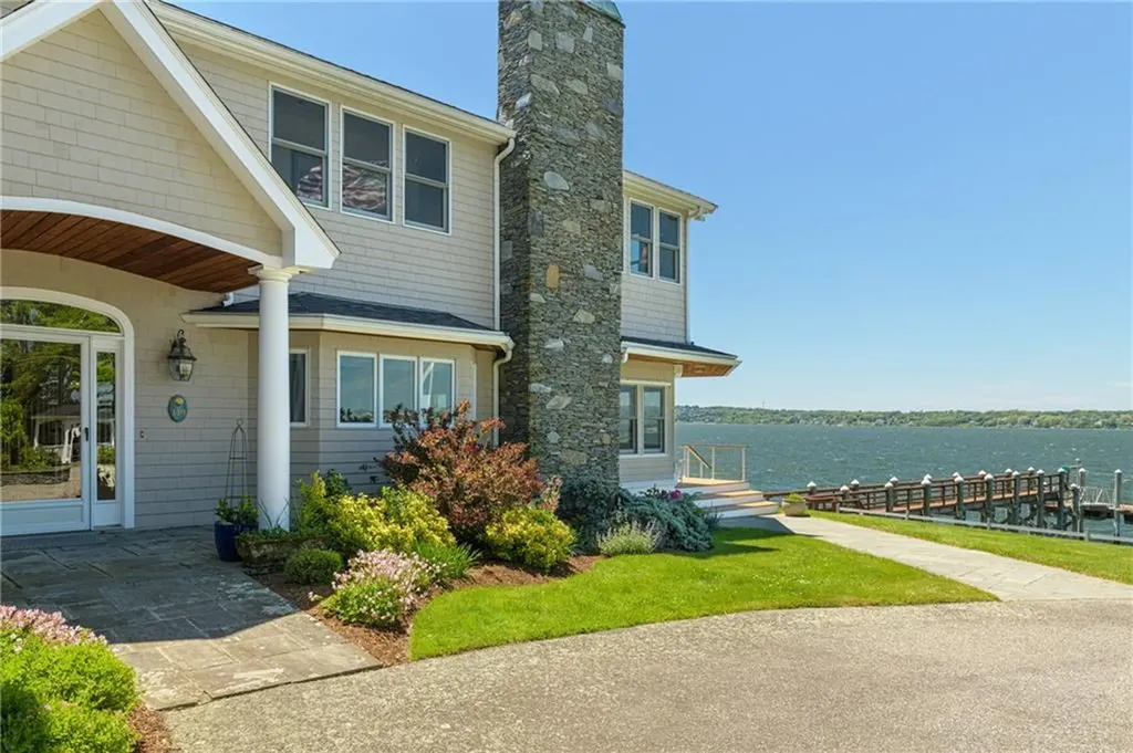 149 Nanaquaket Road Tiverton RI 02878