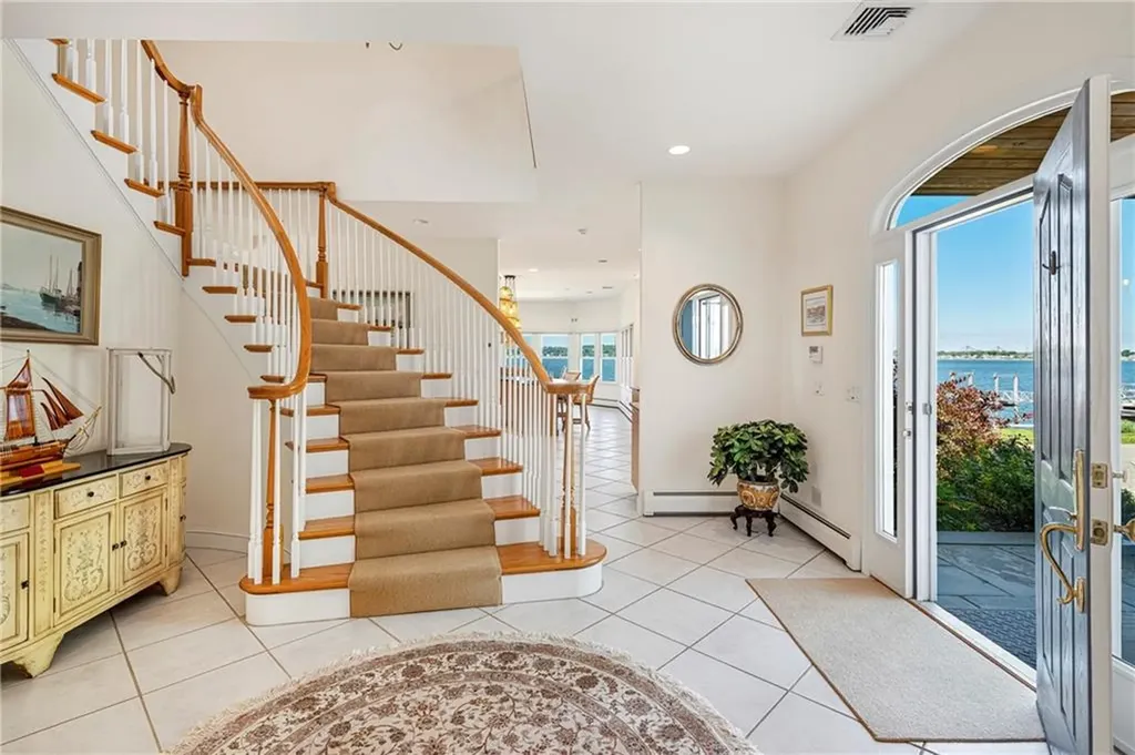 149 Nanaquaket Road Tiverton RI 02878