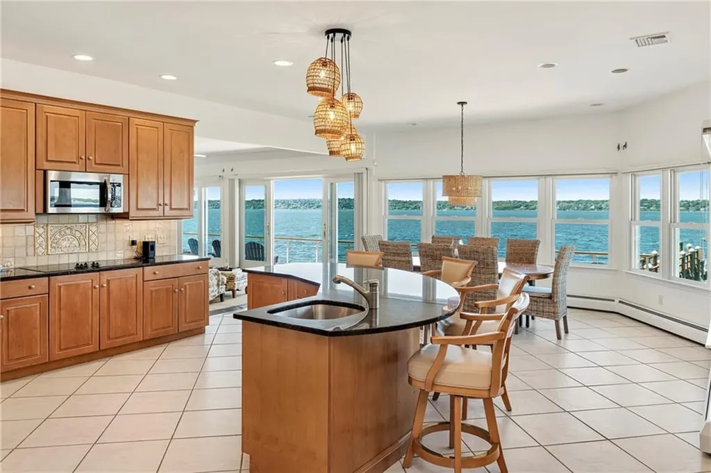 149 Nanaquaket Road Tiverton RI 02878