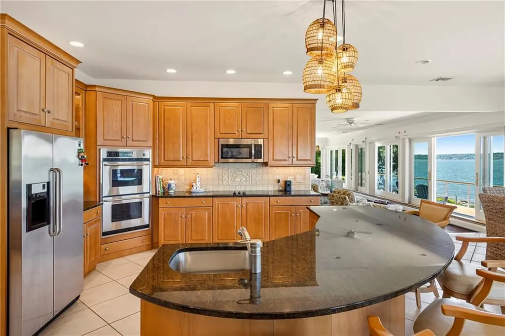 149 Nanaquaket Road Tiverton RI 02878