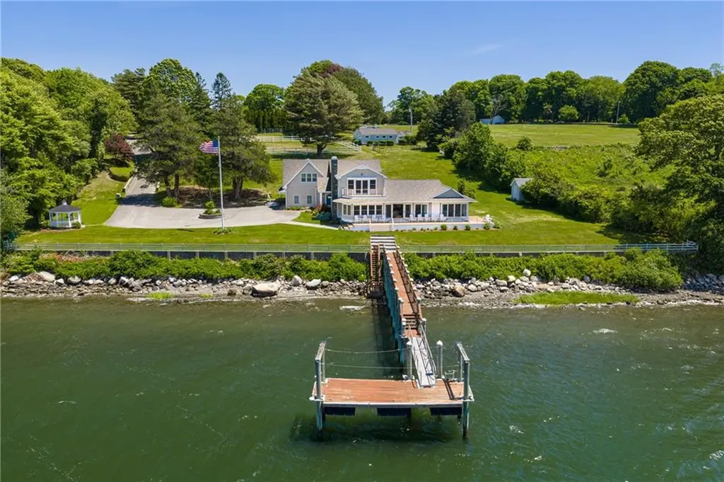 149 Nanaquaket Road Tiverton RI 02878