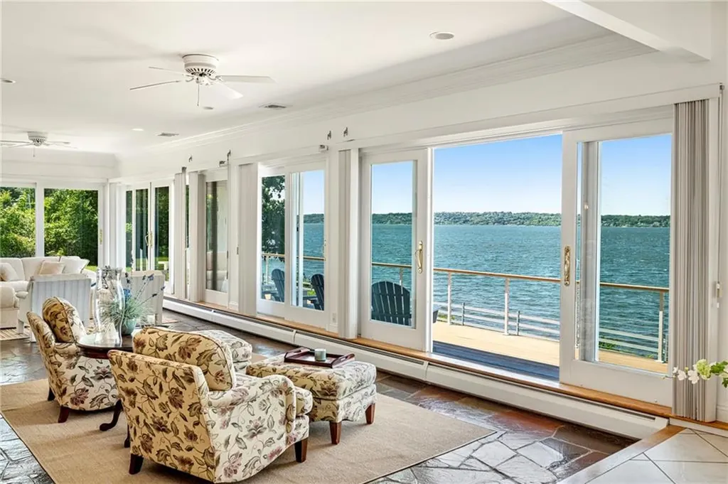 149 Nanaquaket Road Tiverton RI 02878