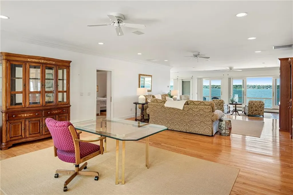 149 Nanaquaket Road Tiverton RI 02878