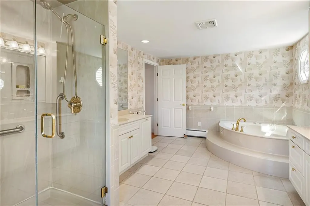 149 Nanaquaket Road Tiverton RI 02878