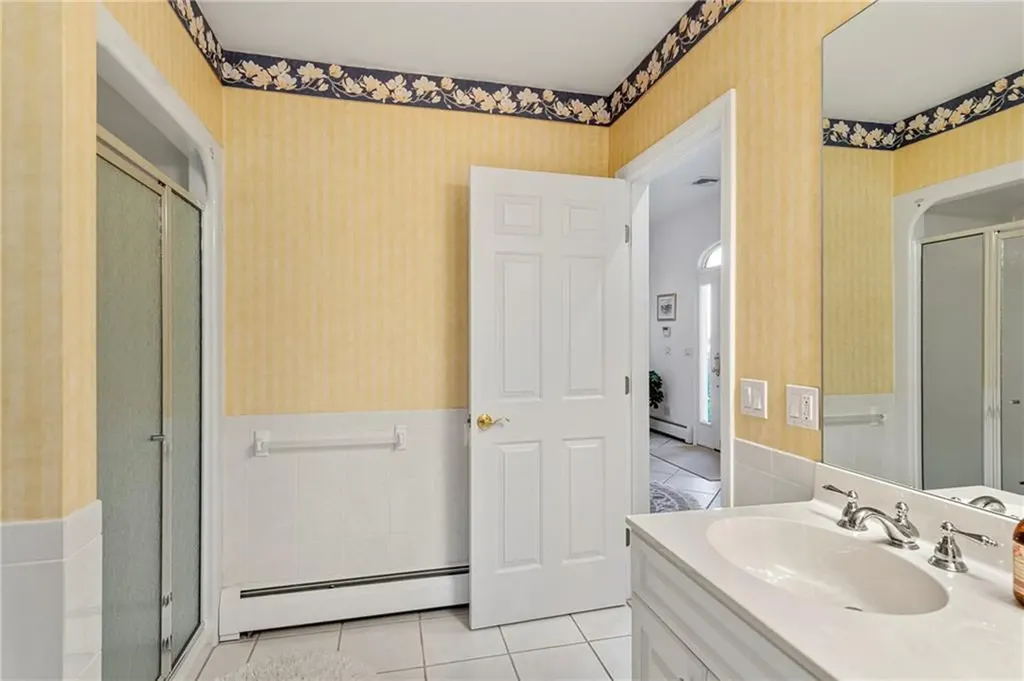 149 Nanaquaket Road Tiverton RI 02878
