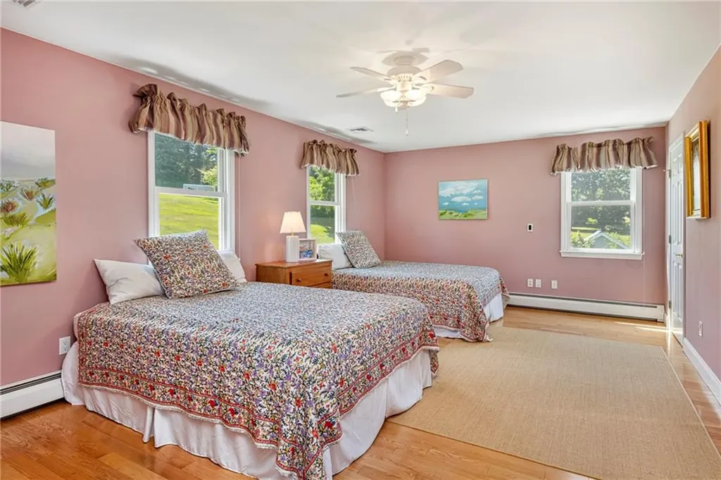 149 Nanaquaket Road Tiverton RI 02878