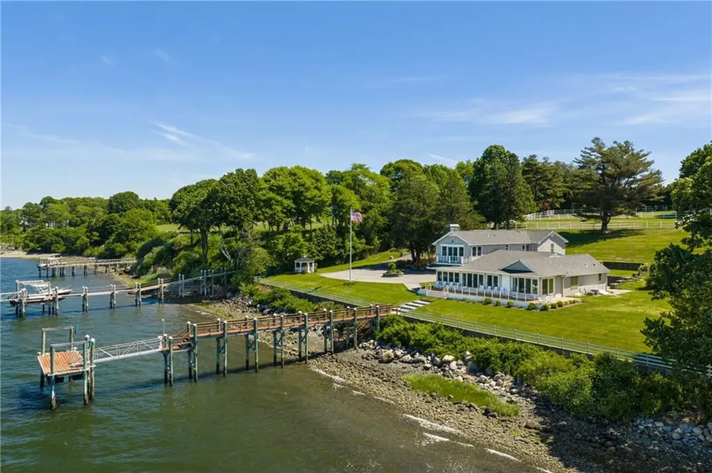 149 Nanaquaket Road Tiverton RI 02878