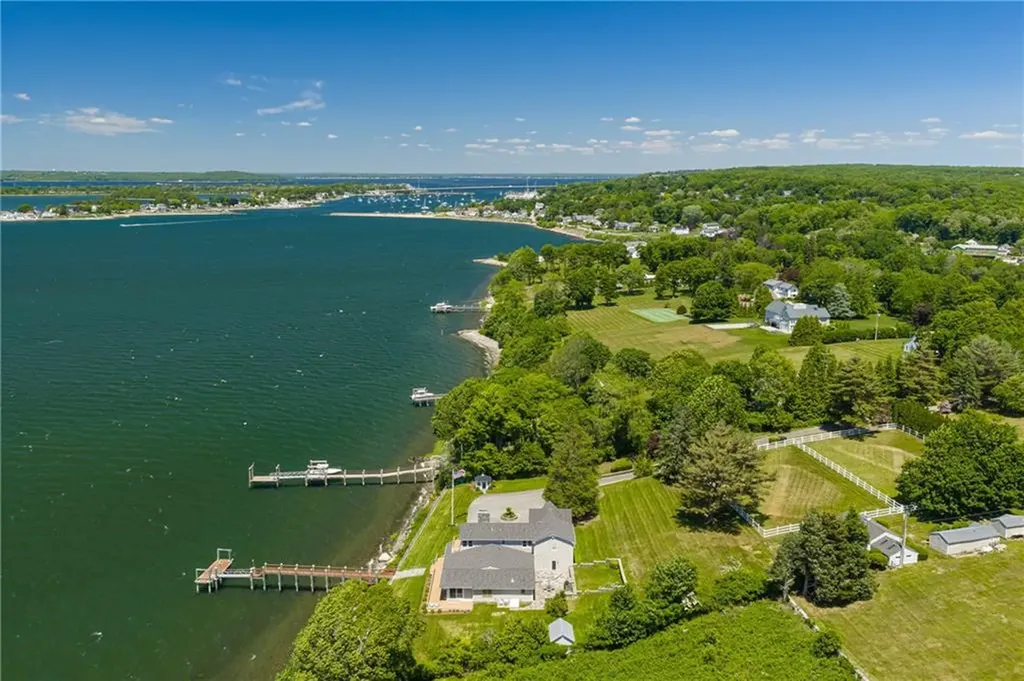 149 Nanaquaket Road Tiverton RI 02878