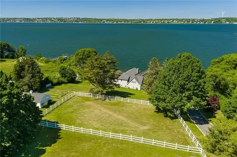 149 Nanaquaket Road Tiverton RI 02878
